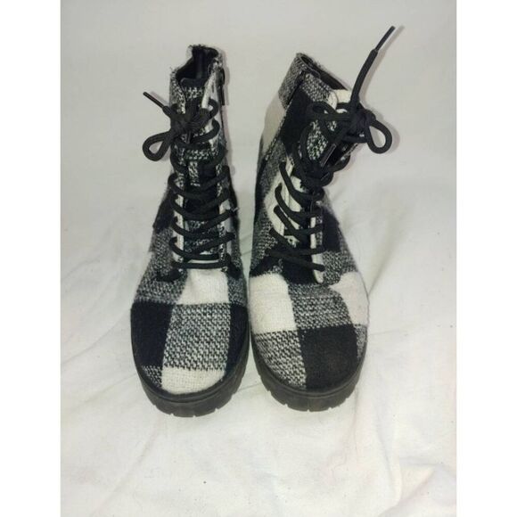 Bamboo DIRECT-15X Women's Size 6 Black/White Check Plaid Fabric Ankle Boot - Picture 1 of 7